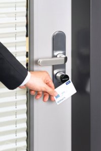 La technologie Aperio permet de réaliser des extensions de contrôle d'accès sur de nouvelles portes à moindre coût