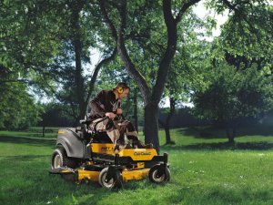 Nouvelle autoportée à rayon de braquage zéro RZT-L 42 Cub Cadet : Une maniabilité sans pareil, un temps de tonte considérablement réduit