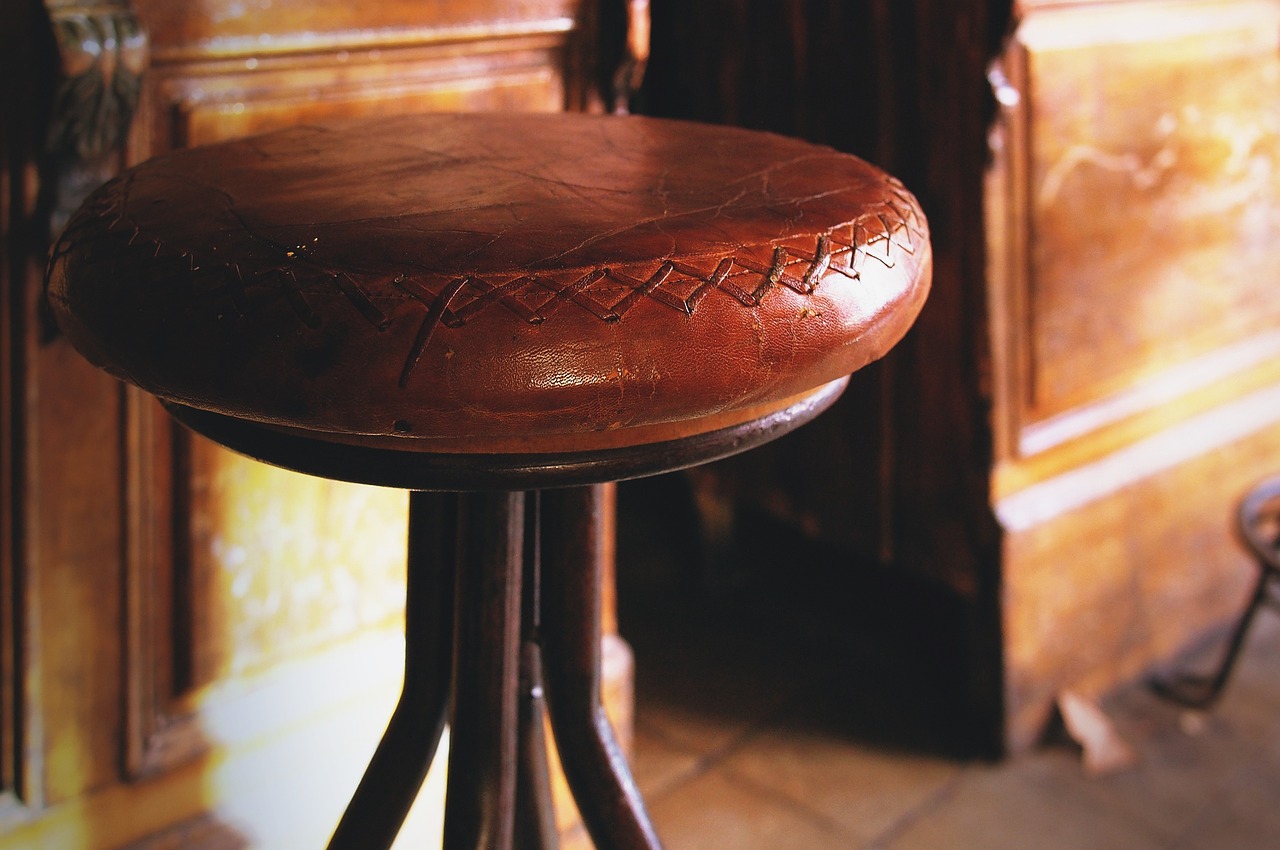 nettoyer un vieux meuble